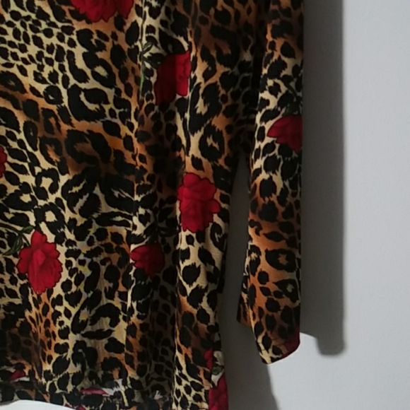 Leopard print blouse w roses size large - Picture 3 of 4